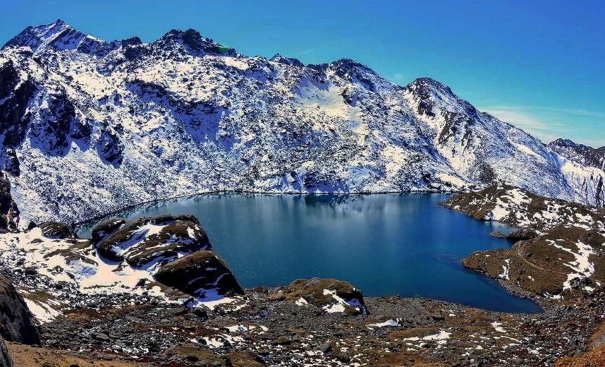 langatng-gosaikunda-lake-landscape